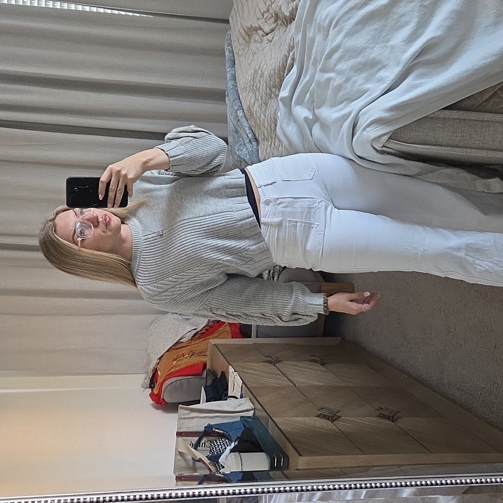 initial NWT Pullover Cropped, Light Grey - Picture 3 of 13